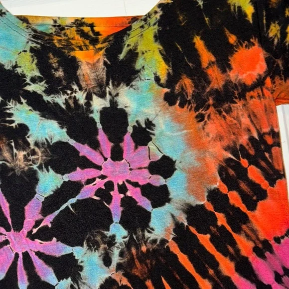 Vibrant Tie-Dye Short Sleeve Women's Top - Picture 6 of 6